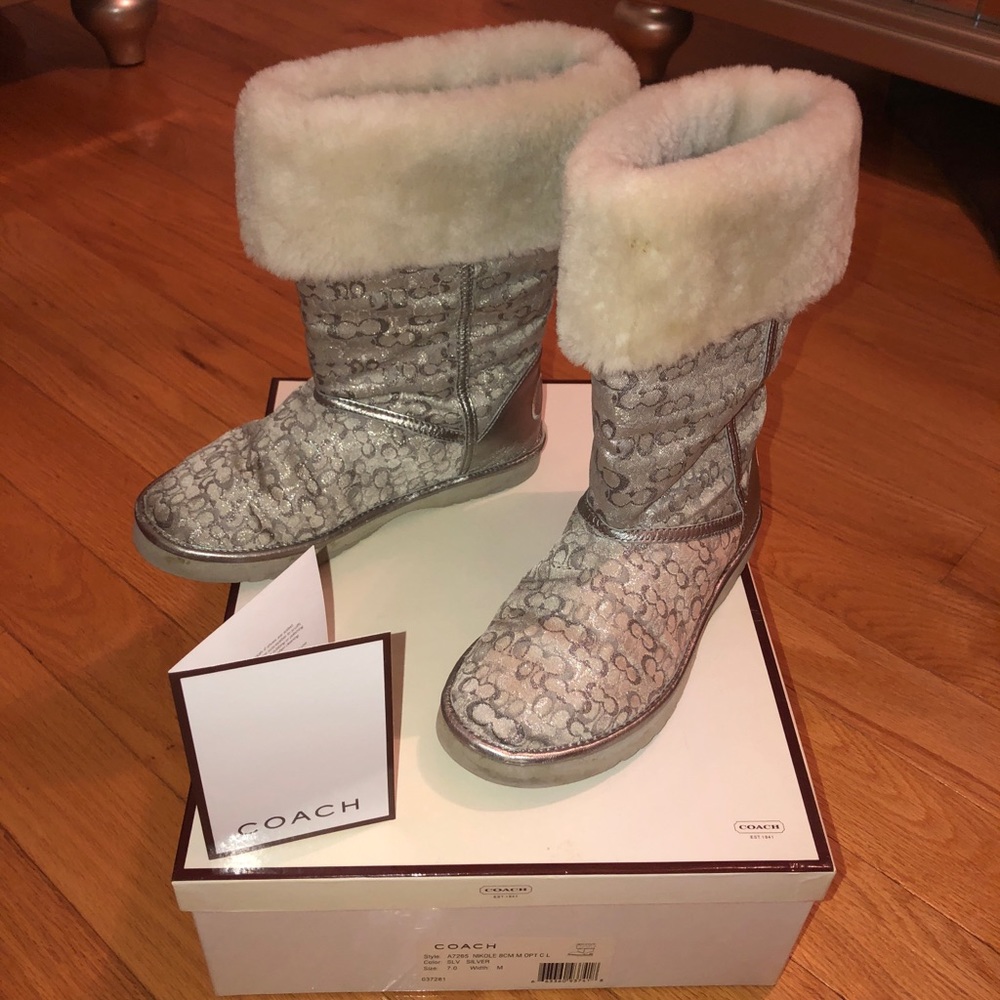 ADORABLE COACH fur winter boots 😻